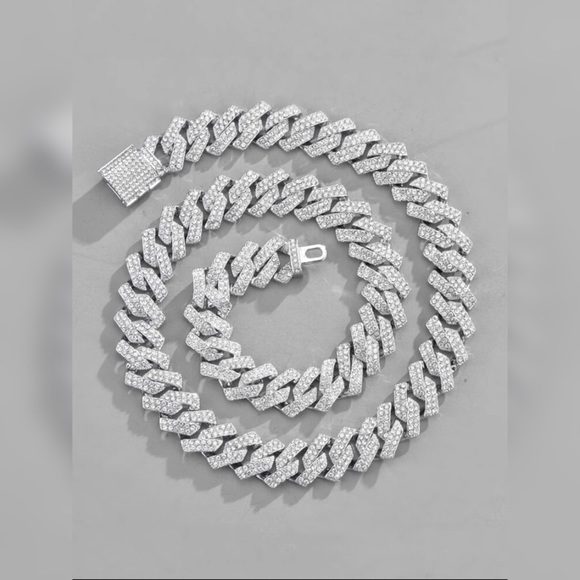 Rhinestone Decor Necklace - Picture 4 of 4